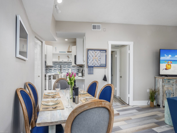 Beautiful Two Bedroom Vacation Rental Condo in Siesta Key